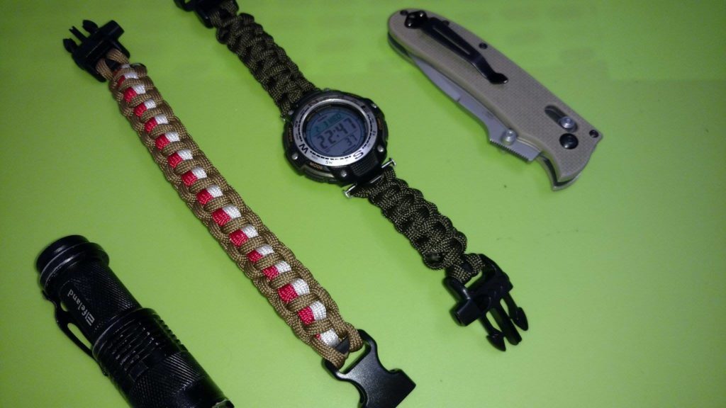Z paracordu można zrobić między innymi pasek do zegarka